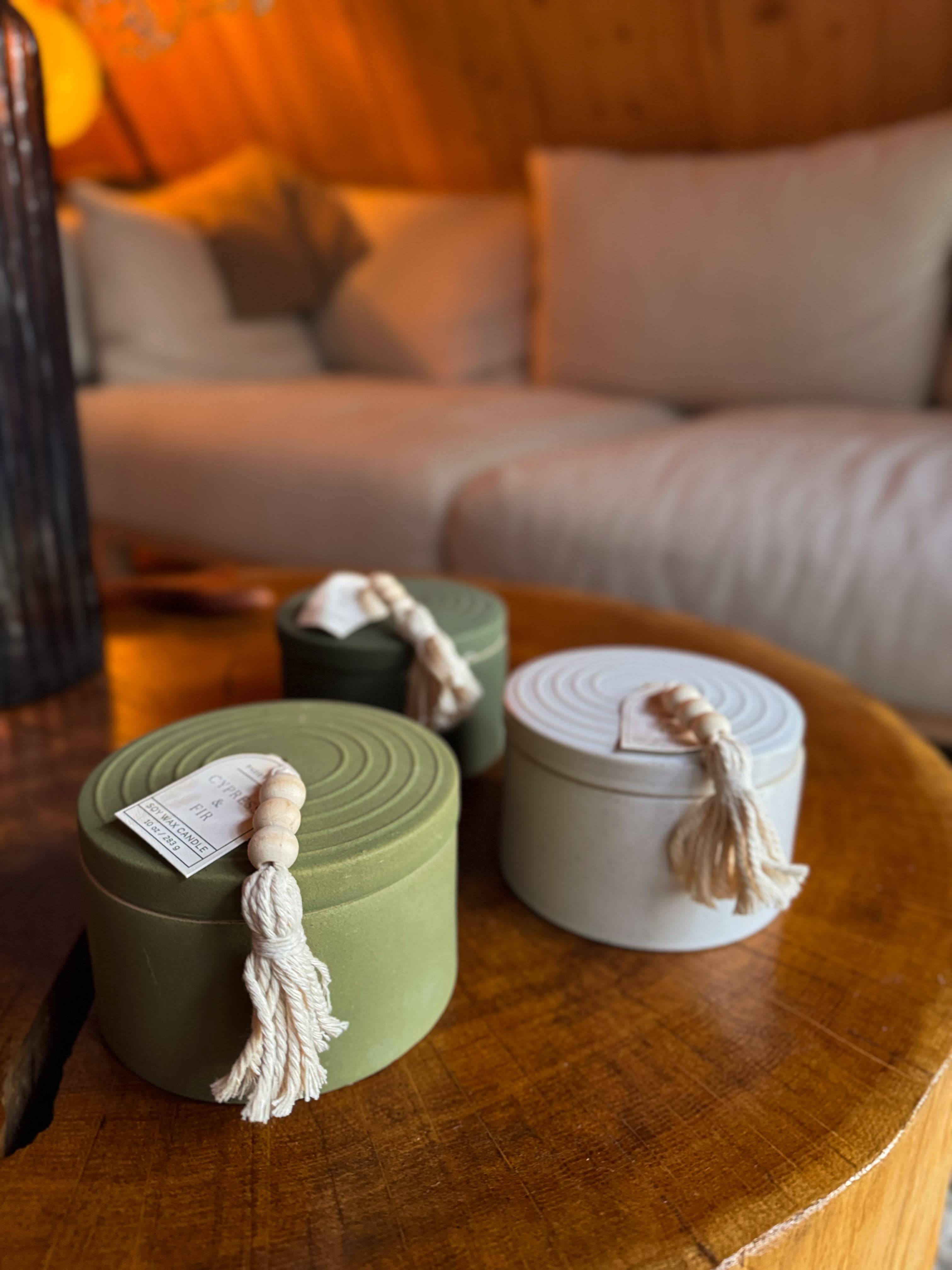 Świeca sojowa ceramiczna z przykrywką Paddywax Cypress & Fir (283g) – inne ujęcie