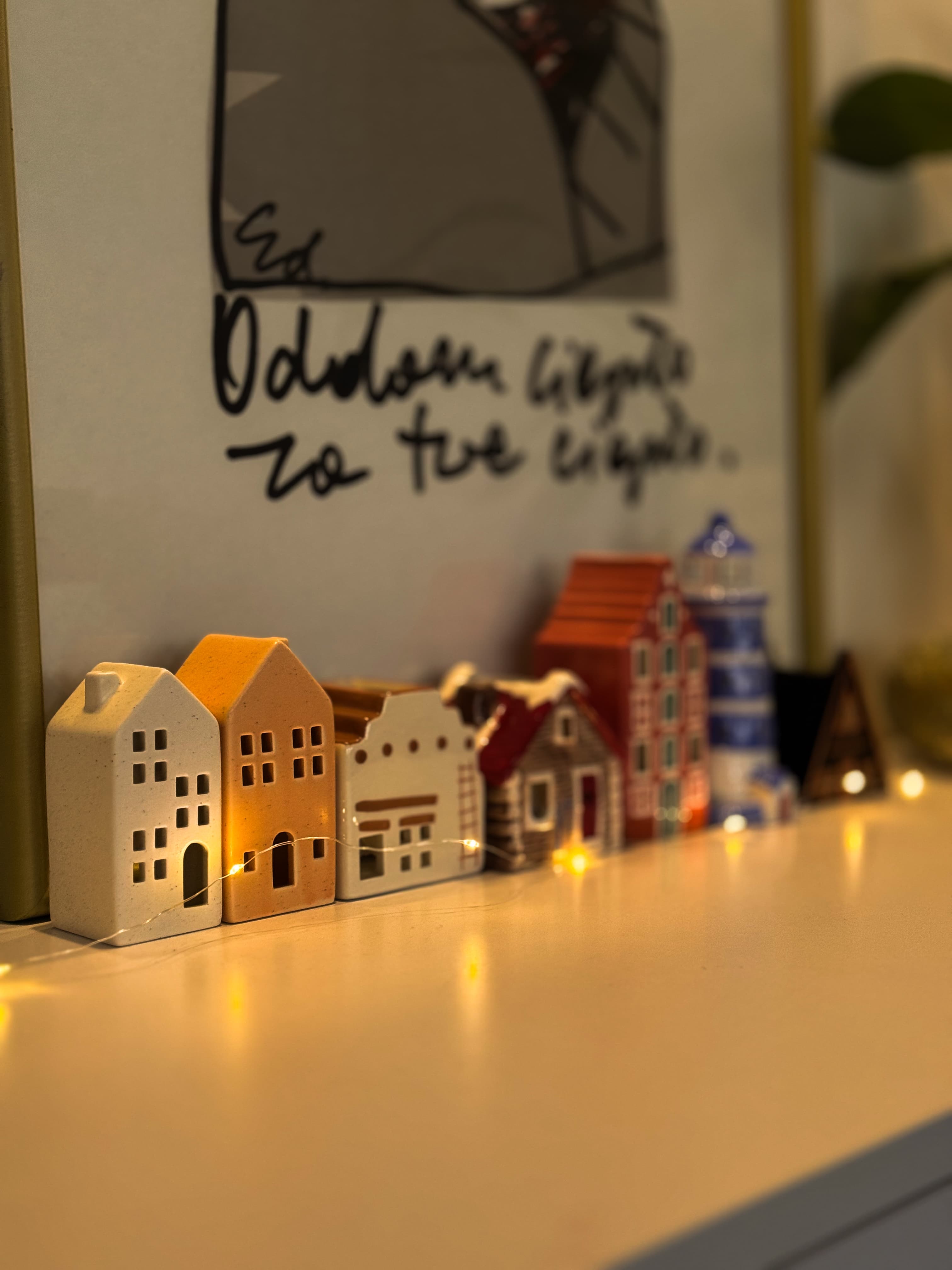 Domek ceramiczny na kadzidełka i tea lighty (1 tealight & 20 kadzideł w zestawie) – inne ujęcie