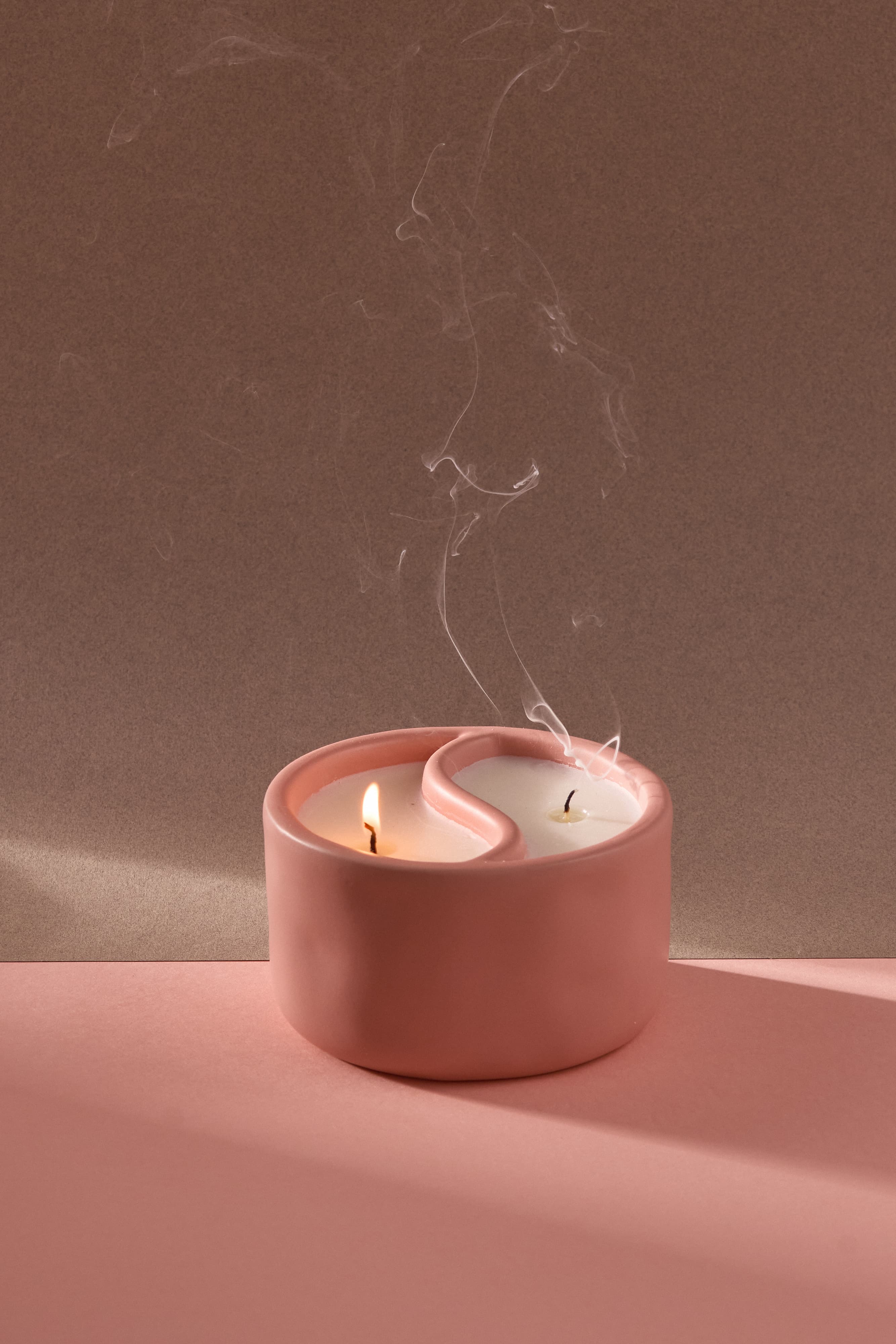 Świeca sojowa w ceramice - Paddywax Yin Yang – inne ujęcie