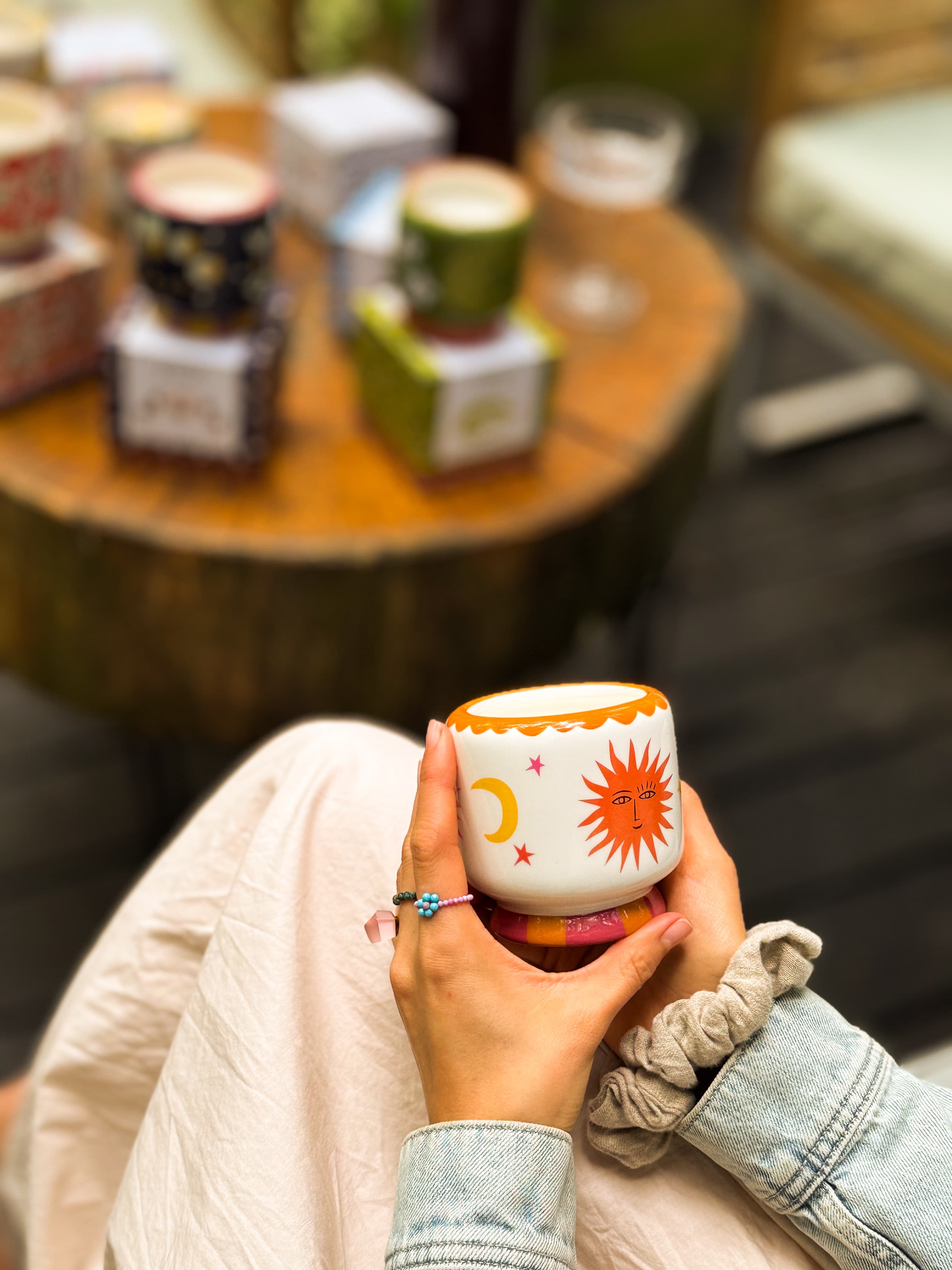 Świeca sojowa w ceramice - Paddywax Adopo – inne ujęcie