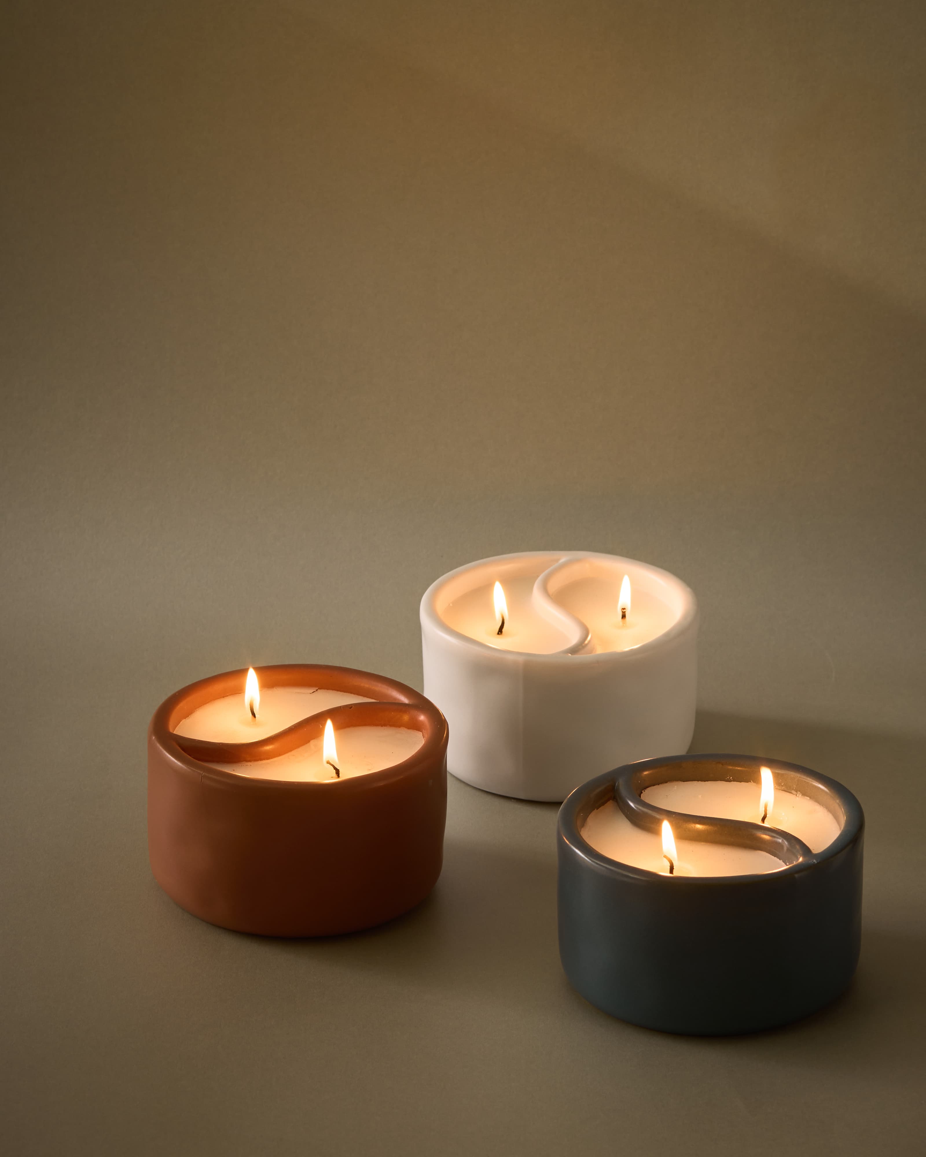 Świeca sojowa w ceramice - Paddywax Yin Yang – inne ujęcie
