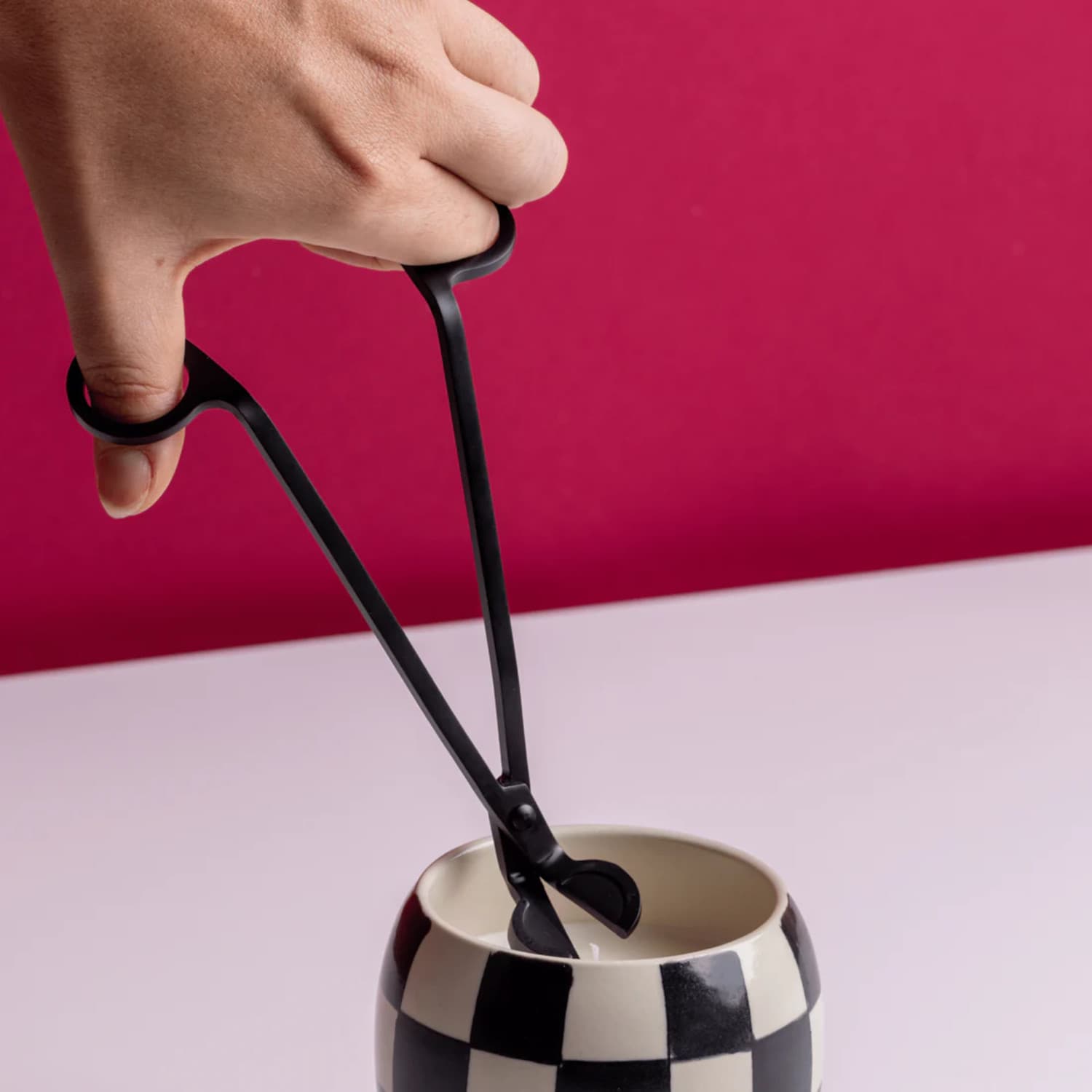 Zestaw prezentowy Trymer + Zagaszacz Matte Black – Paddywax – inne ujęcie