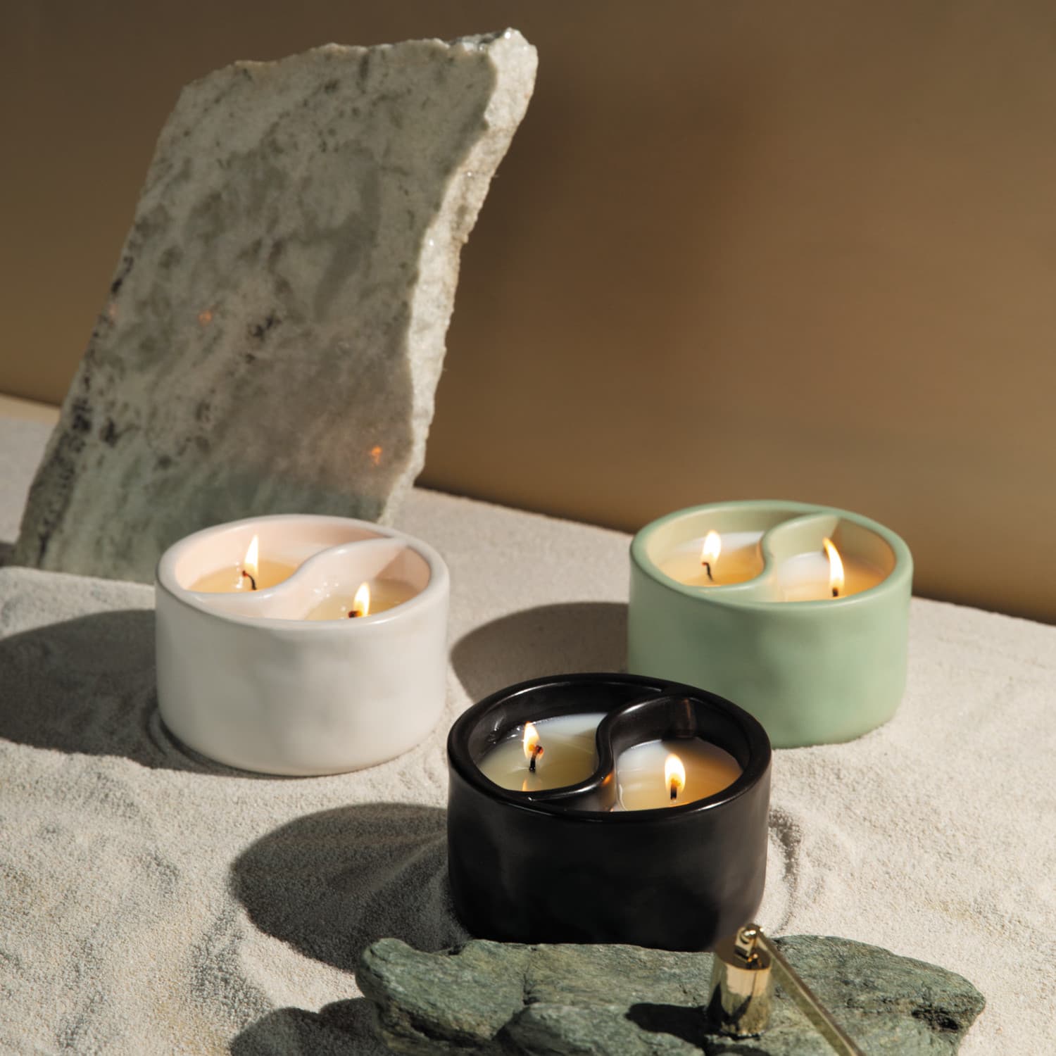 Świeca sojowa w ceramice - Paddywax Yin Yang – inne ujęcie